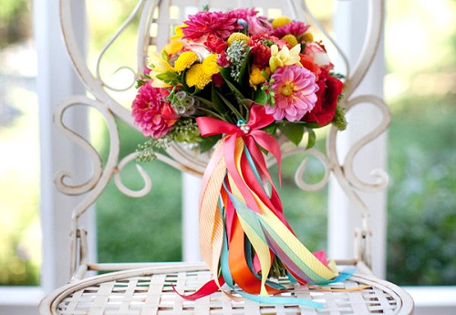 Bouquet de noiva lindo e colorido.