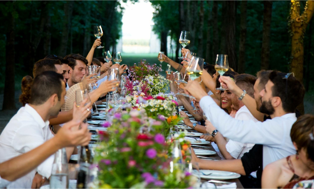 Menos é mais: um casamento íntimo cria momentos ainda mais especiais com quem realmente importa