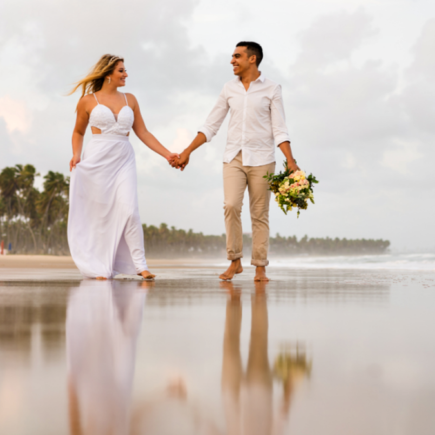 Onde o mar encontra o céu, o casamento perfeito se torna realidade.