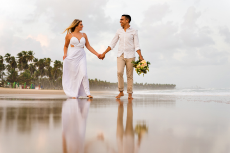 Onde o mar encontra o céu, o casamento perfeito se torna realidade.