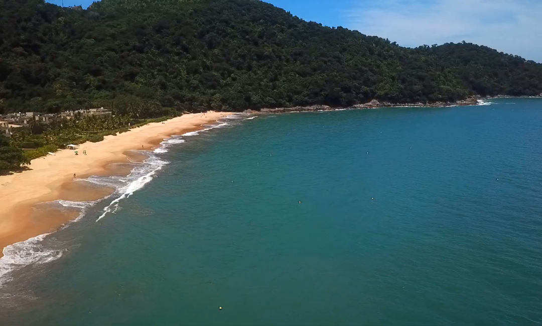 Casamento intimista, rodeado pela natureza preservada de Toque-Toque Pequeno.