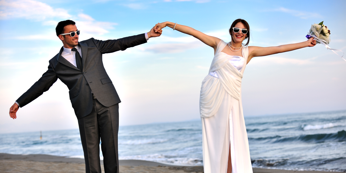 Casar na praia é um momento mágico e inesquecível.