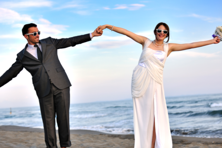 Casar na praia é um momento mágico e inesquecível.