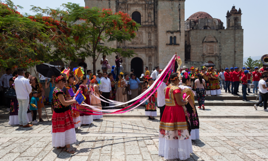 A culinária e as danças mexicanas tornam o casamento um evento inesquecível.