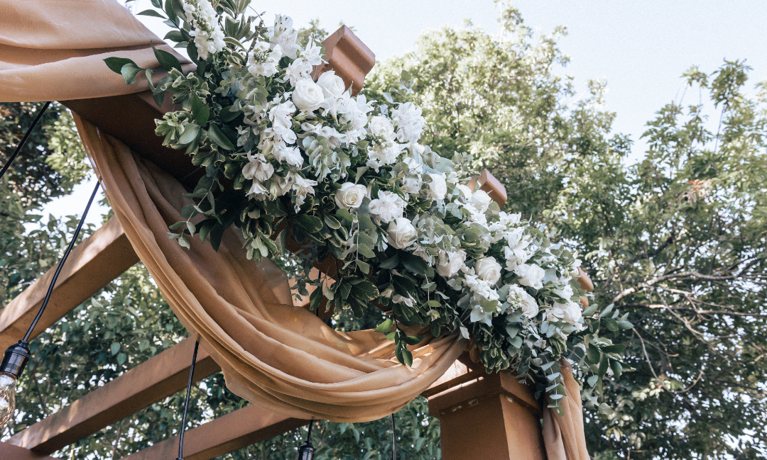 Detalhes refinados e um ambiente imponente: o casamento clássico nunca sai de moda.